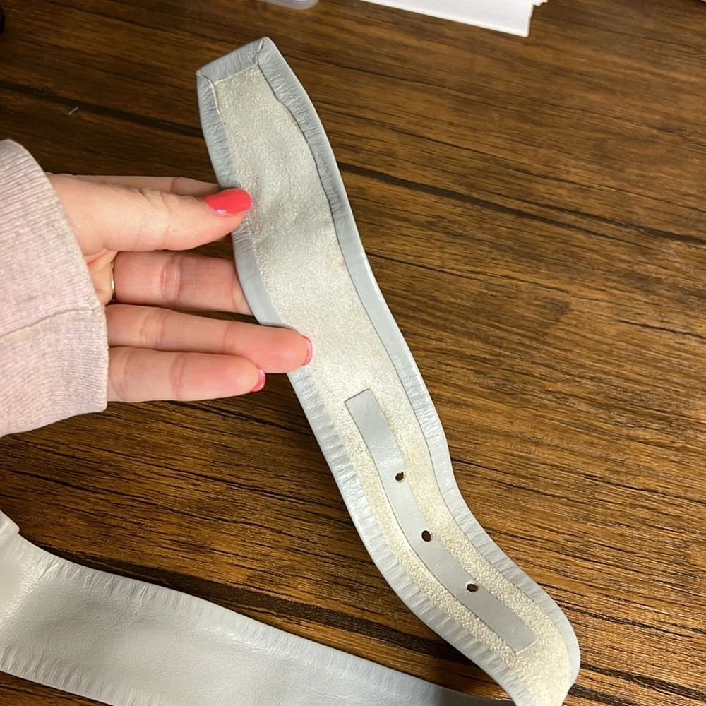 NWT Vintage Anne Klein Light Gray Leather Belt- M‎